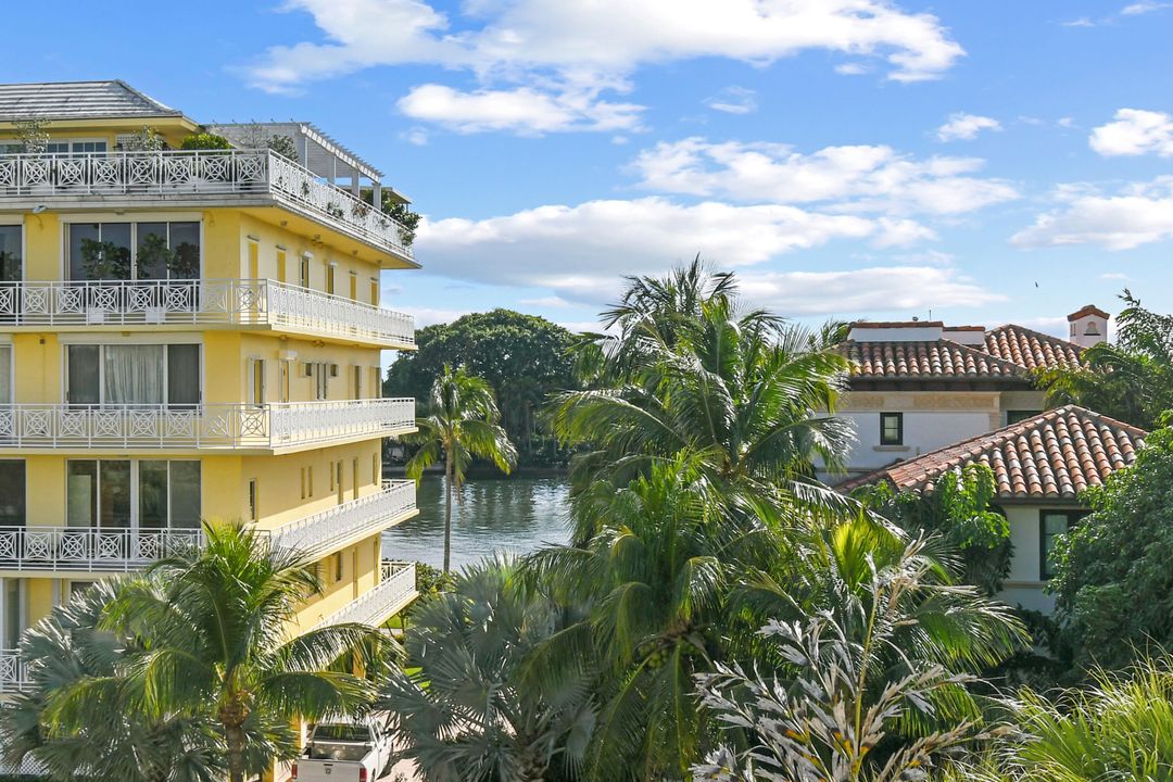 Под контрактом: $1,750,000 (2 спален, 2 ванн, 1577 Квадратных фут)