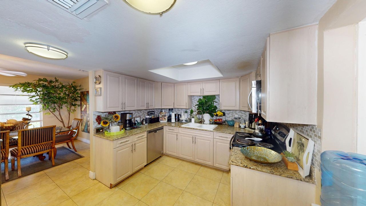 Activo con contrato: $535,000 (3 camas, 2 baños, 1804 Pies cuadrados)