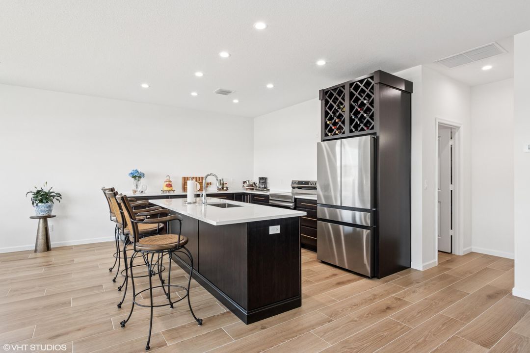 На продажу: $1,375,000 (4 спален, 2 ванн, 3353 Квадратных фут)