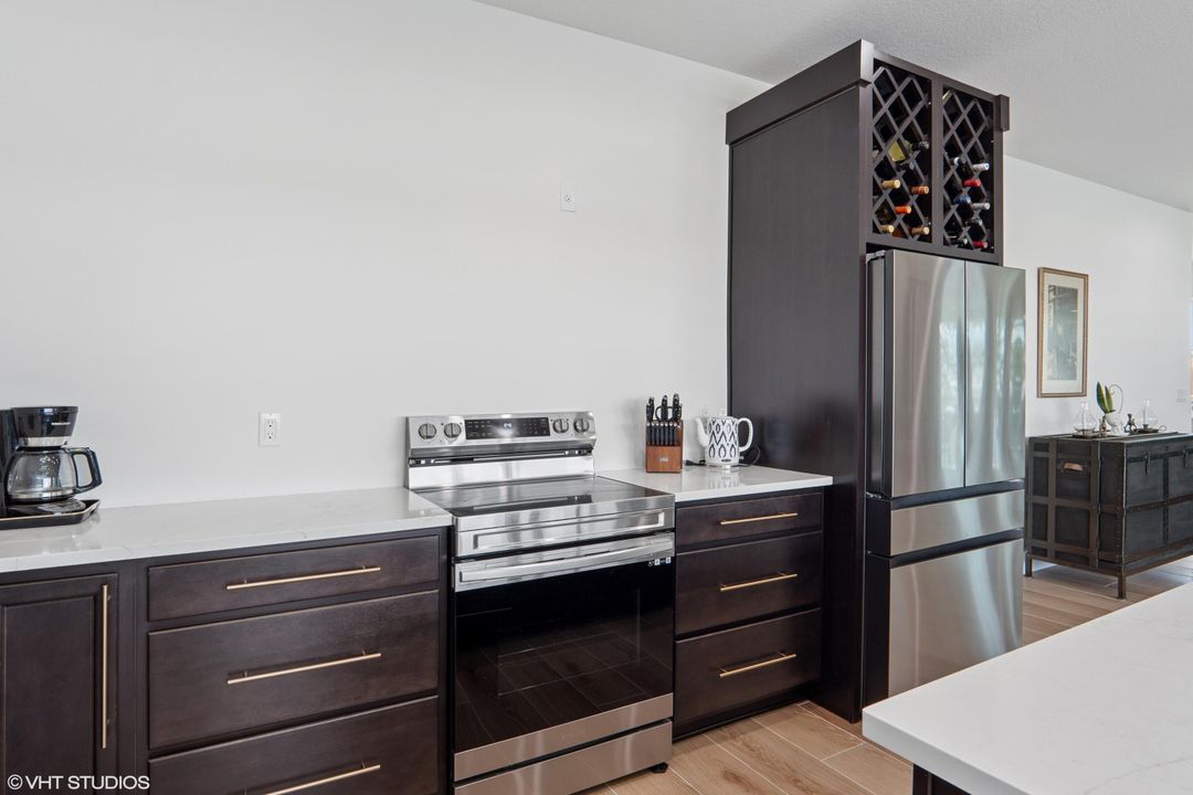 На продажу: $1,375,000 (4 спален, 2 ванн, 3353 Квадратных фут)