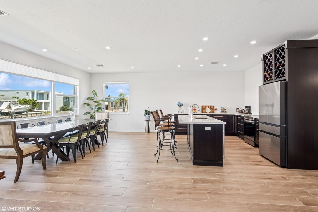 На продажу: $1,375,000 (4 спален, 2 ванн, 3353 Квадратных фут)