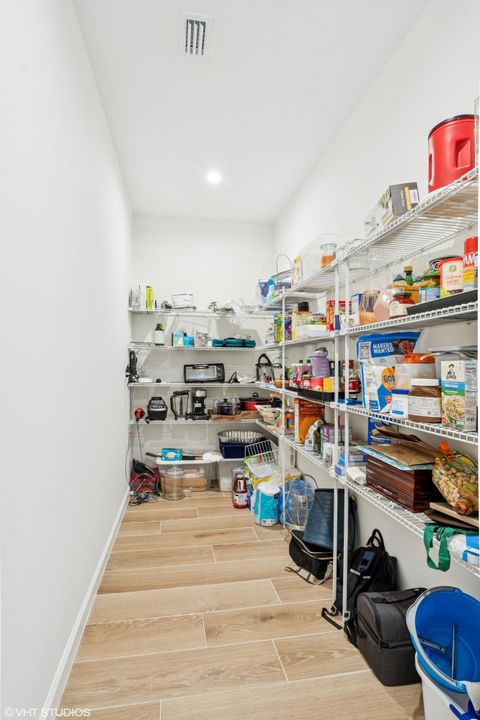 На продажу: $1,375,000 (4 спален, 2 ванн, 3353 Квадратных фут)