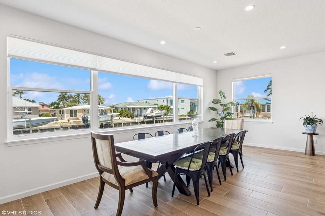 На продажу: $1,375,000 (4 спален, 2 ванн, 3353 Квадратных фут)