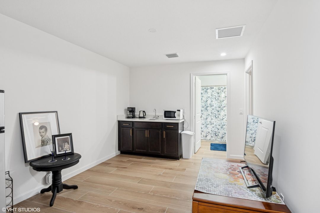 На продажу: $1,375,000 (4 спален, 2 ванн, 3353 Квадратных фут)