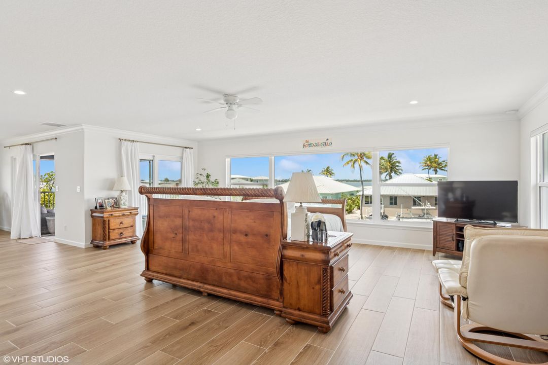 На продажу: $1,375,000 (4 спален, 2 ванн, 3353 Квадратных фут)