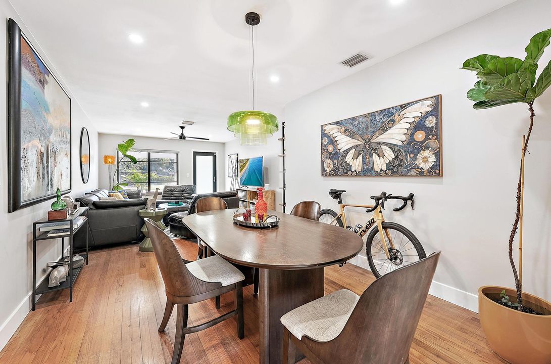 For Sale: $579,500 (2 beds, 2 baths, 1143 Square Feet)