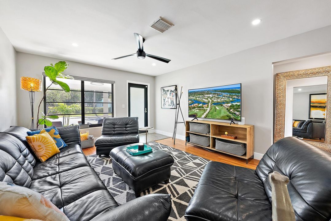 For Sale: $579,500 (2 beds, 2 baths, 1143 Square Feet)
