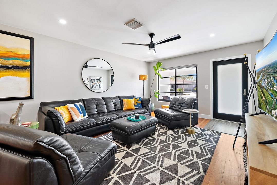 For Sale: $579,500 (2 beds, 2 baths, 1143 Square Feet)