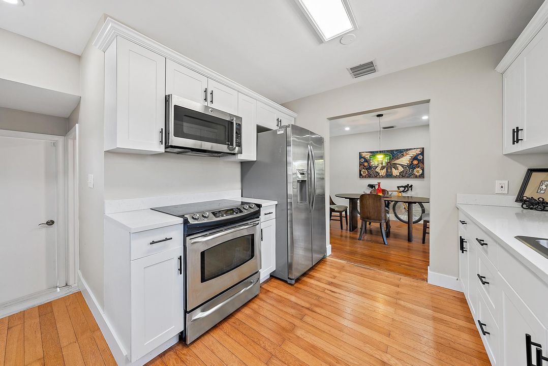 For Sale: $579,500 (2 beds, 2 baths, 1143 Square Feet)