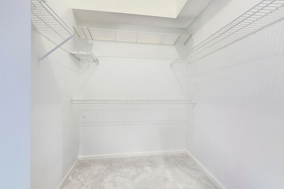 合同活跃: $3,900 (3 贝兹, 2 浴室, 1878 平方英尺)