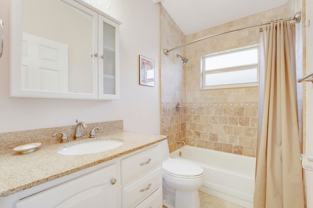 合同活跃: $3,900 (3 贝兹, 2 浴室, 1878 平方英尺)