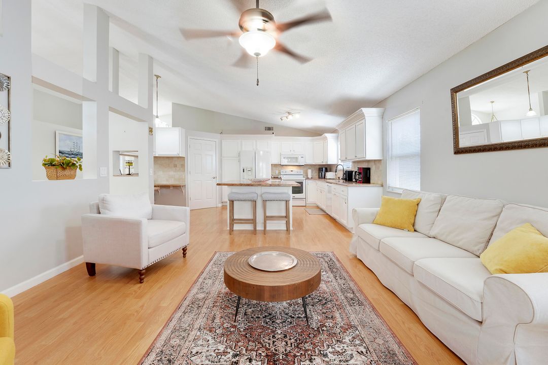 合同活跃: $3,900 (3 贝兹, 2 浴室, 1878 平方英尺)