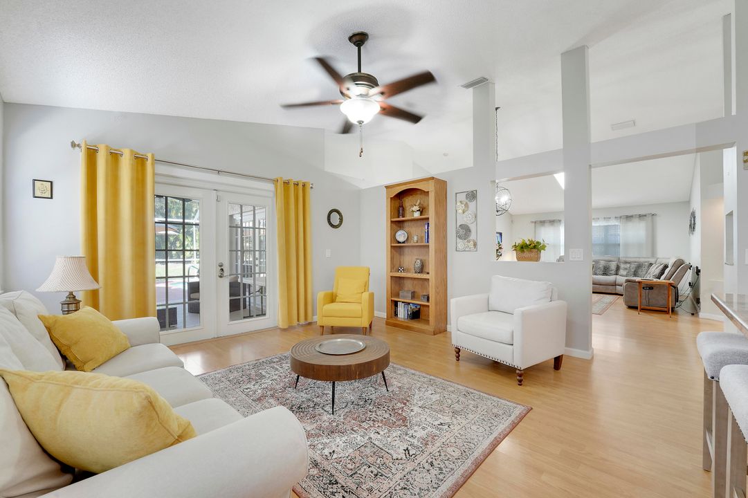 合同活跃: $3,900 (3 贝兹, 2 浴室, 1878 平方英尺)