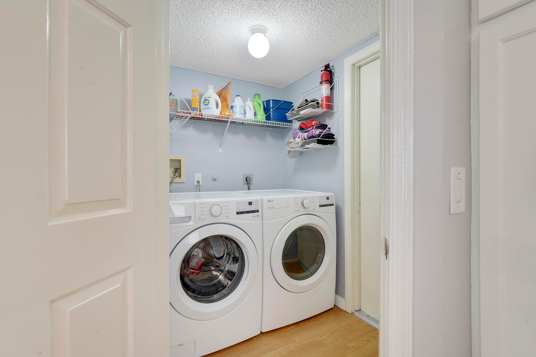 合同活跃: $3,900 (3 贝兹, 2 浴室, 1878 平方英尺)