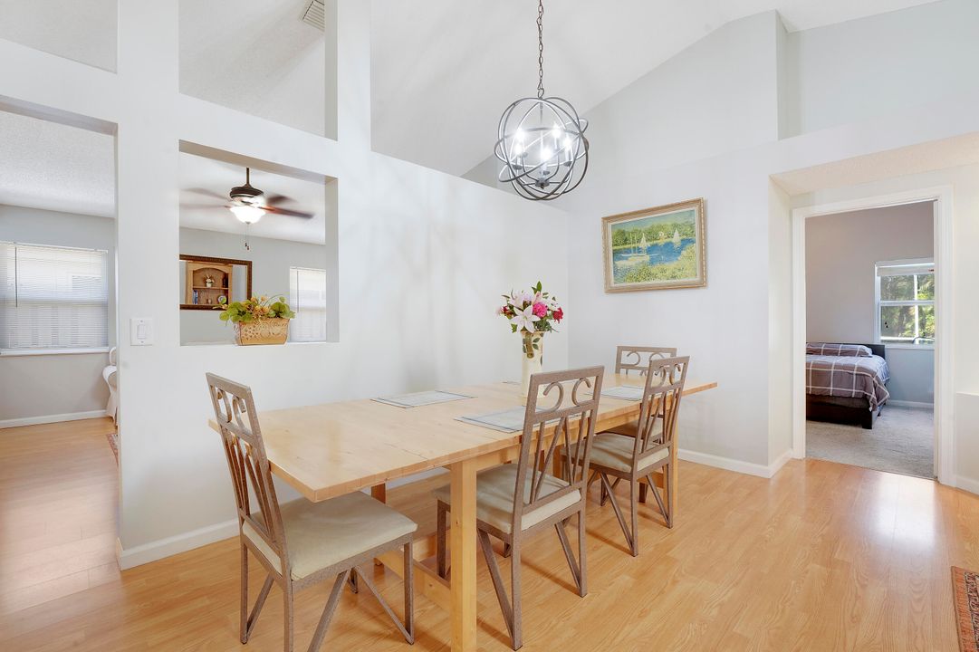 合同活跃: $3,900 (3 贝兹, 2 浴室, 1878 平方英尺)