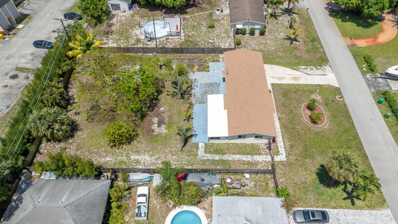 For Sale: $610,000 (4 beds, 3 baths, 1736 Square Feet)