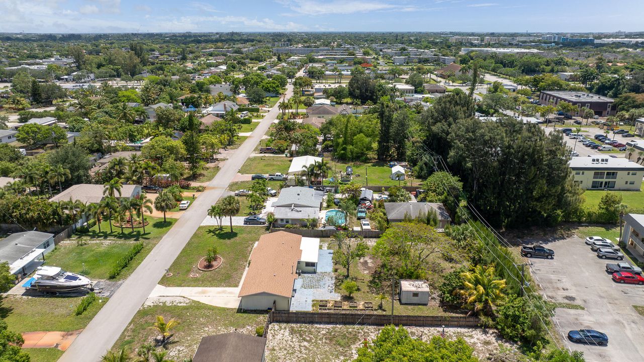For Sale: $610,000 (4 beds, 3 baths, 1736 Square Feet)