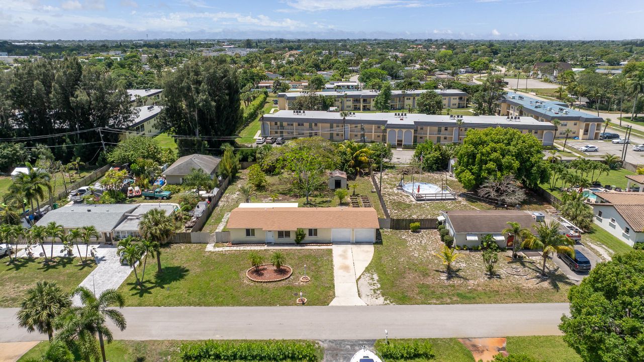 For Sale: $610,000 (4 beds, 3 baths, 1736 Square Feet)