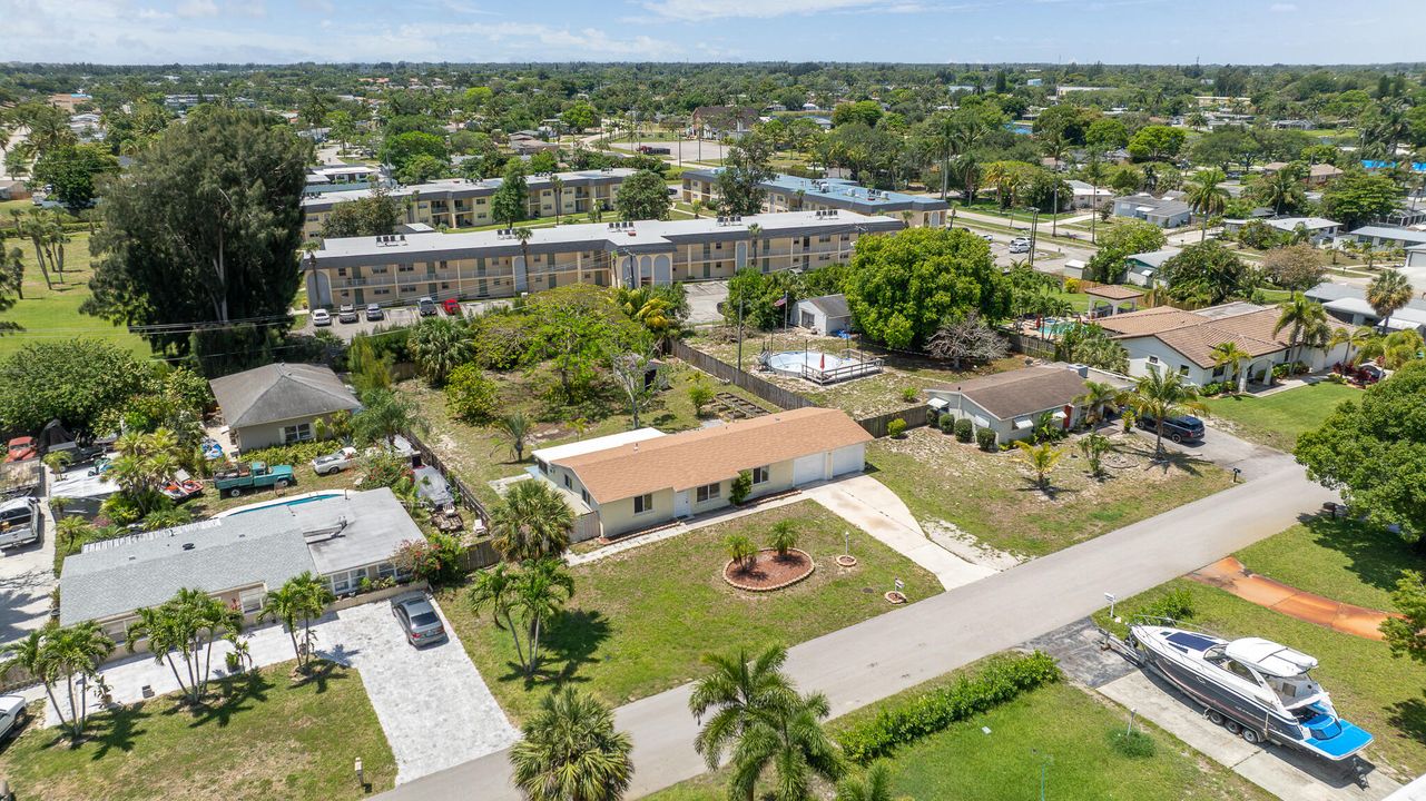 For Sale: $610,000 (4 beds, 3 baths, 1736 Square Feet)