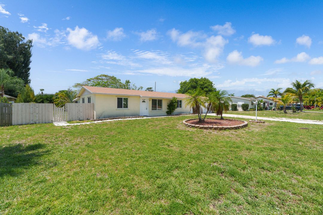 For Sale: $610,000 (4 beds, 3 baths, 1736 Square Feet)