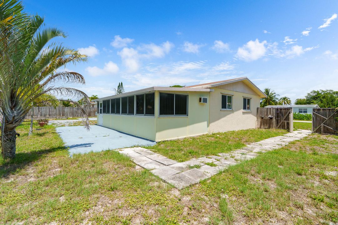 For Sale: $610,000 (4 beds, 3 baths, 1736 Square Feet)