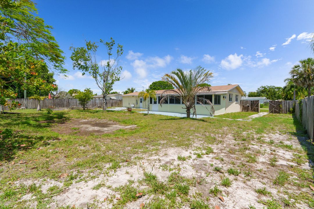 For Sale: $610,000 (4 beds, 3 baths, 1736 Square Feet)