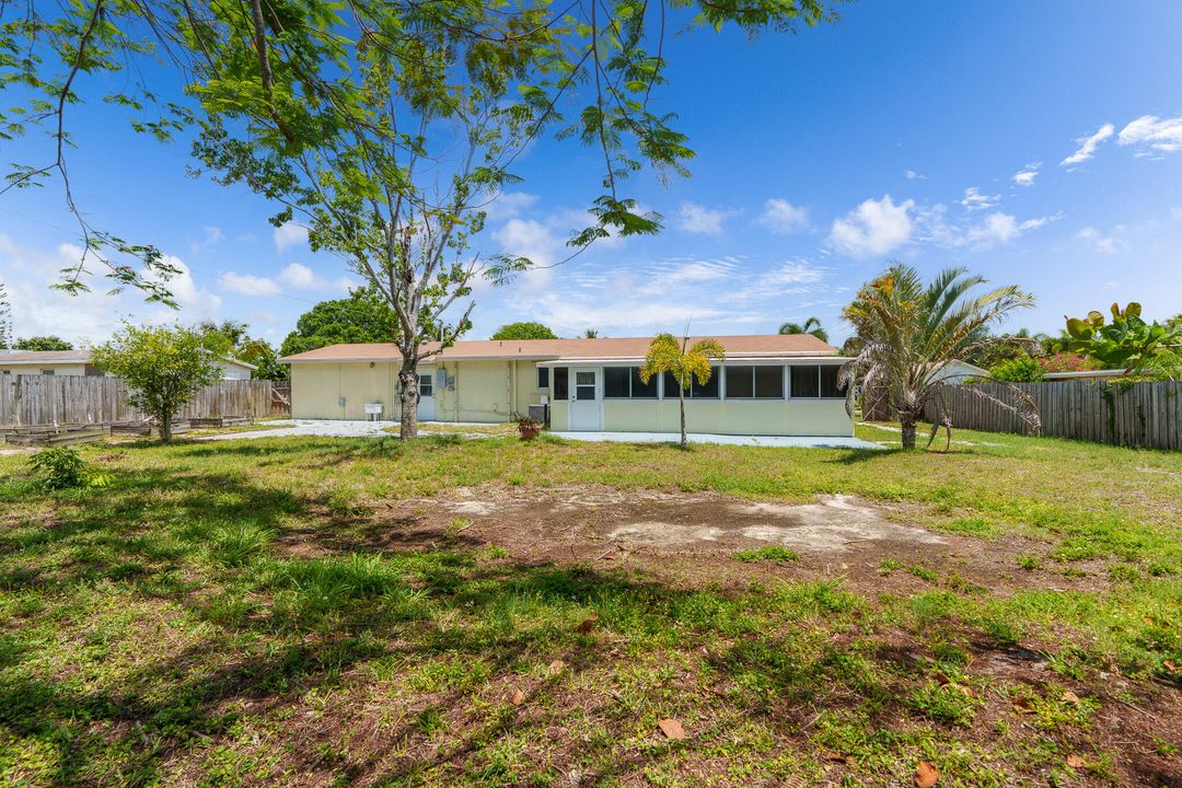 For Sale: $610,000 (4 beds, 3 baths, 1736 Square Feet)