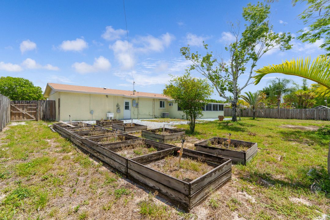 For Sale: $610,000 (4 beds, 3 baths, 1736 Square Feet)