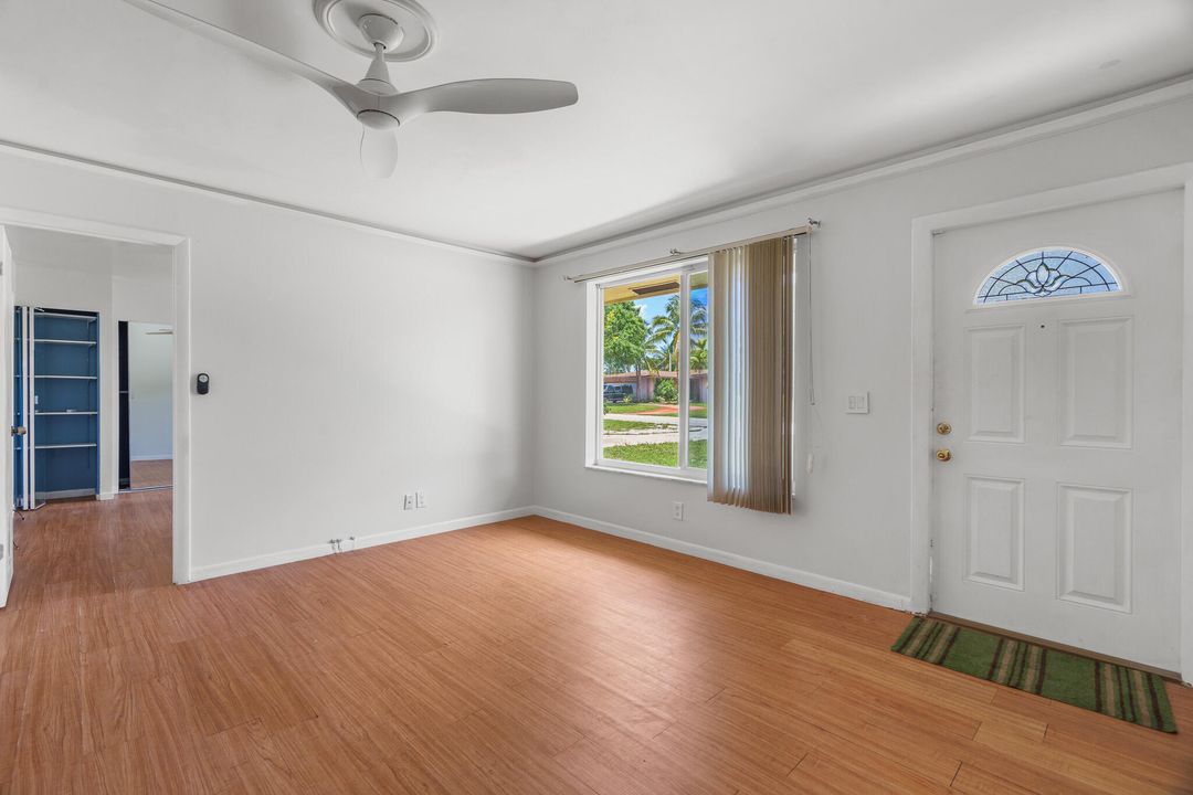 For Sale: $610,000 (4 beds, 3 baths, 1736 Square Feet)
