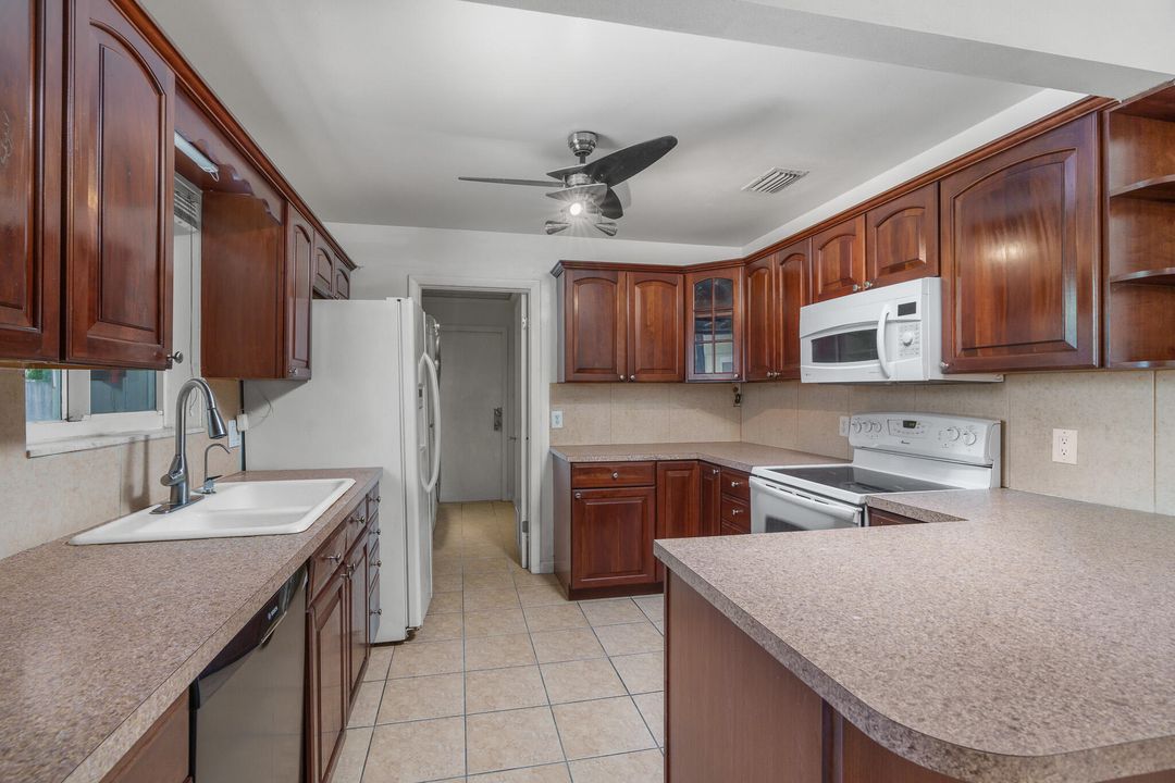For Sale: $610,000 (4 beds, 3 baths, 1736 Square Feet)