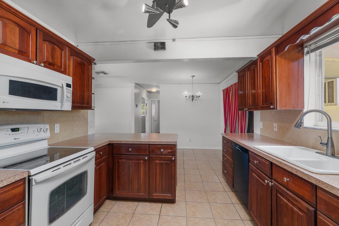 For Sale: $610,000 (4 beds, 3 baths, 1736 Square Feet)