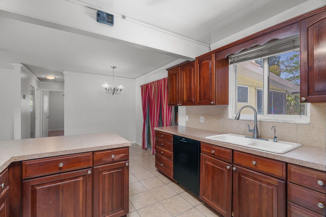 For Sale: $610,000 (4 beds, 3 baths, 1736 Square Feet)