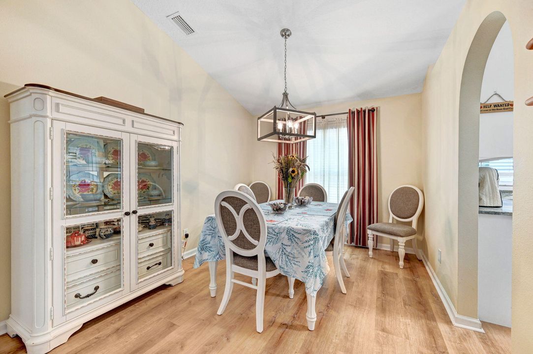 На продажу: $325,000 (3 спален, 2 ванн, 1747 Квадратных фут)