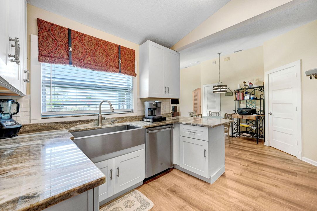 На продажу: $325,000 (3 спален, 2 ванн, 1747 Квадратных фут)