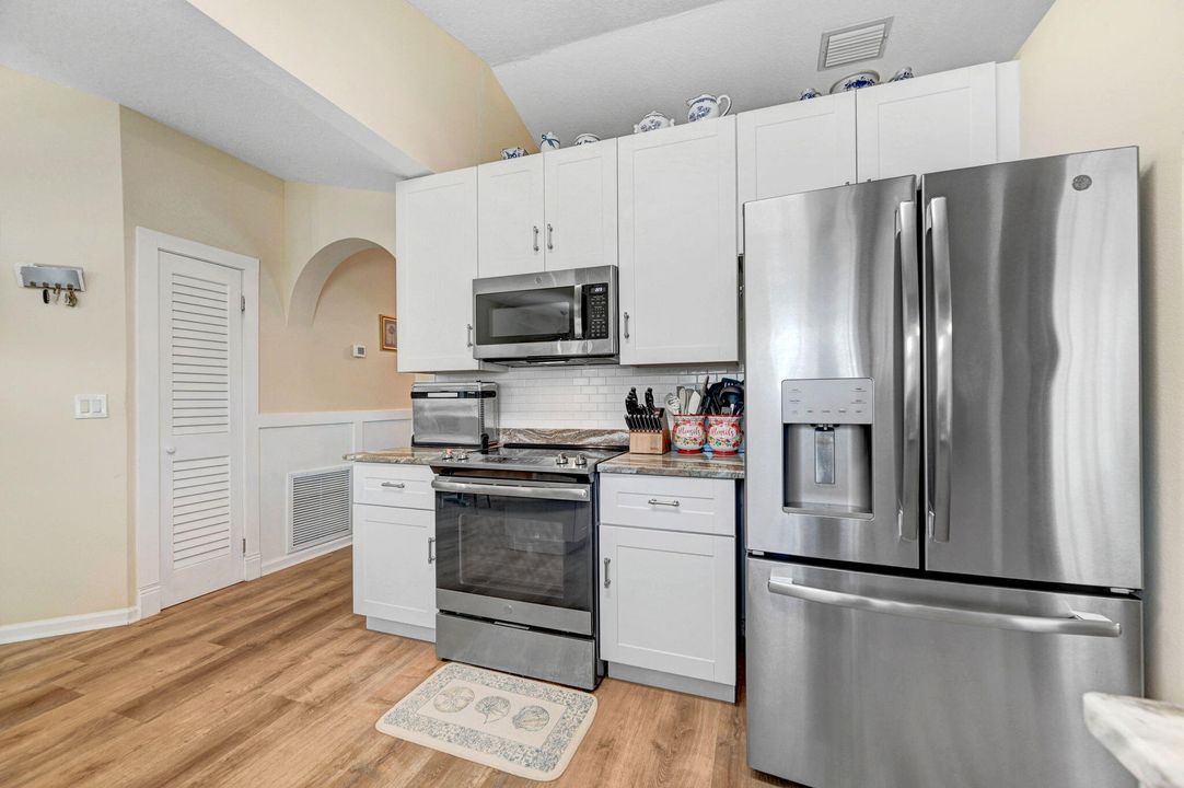 На продажу: $325,000 (3 спален, 2 ванн, 1747 Квадратных фут)