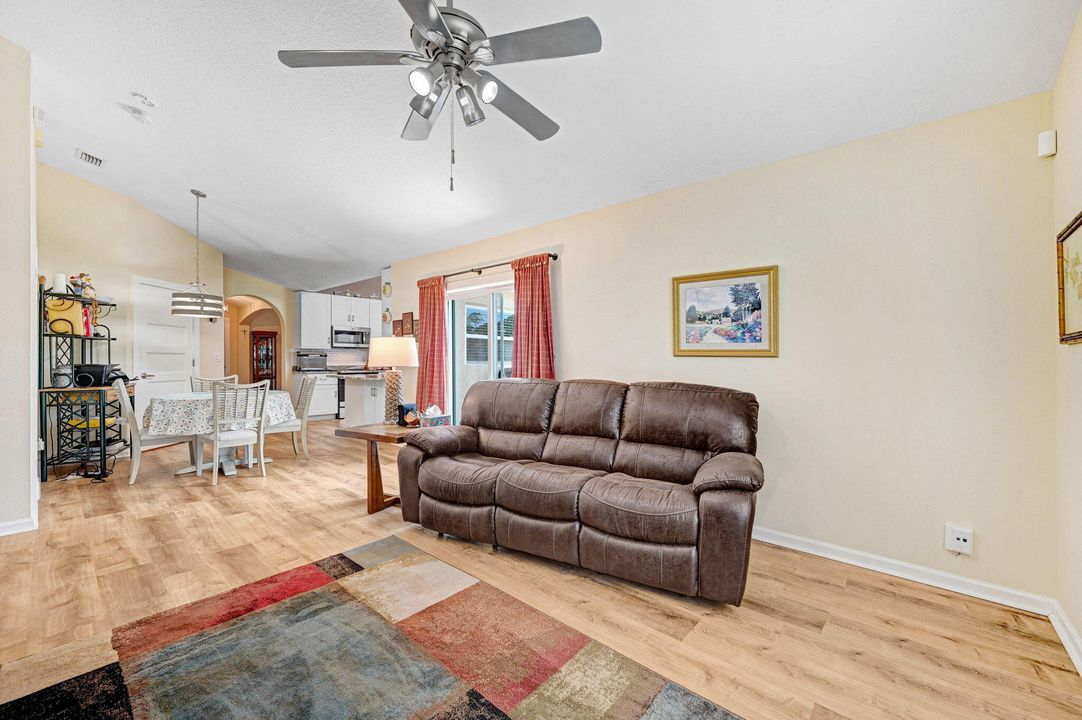 На продажу: $325,000 (3 спален, 2 ванн, 1747 Квадратных фут)