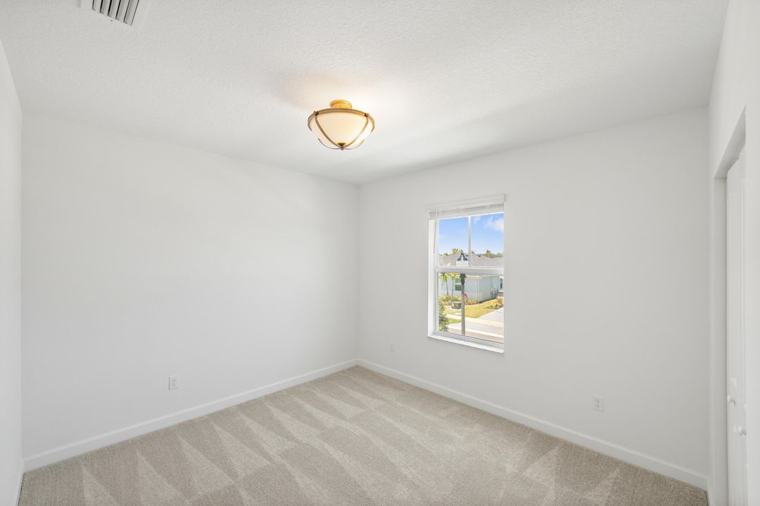 For Sale: $425,000 (4 beds, 2 baths, 2583 Square Feet)