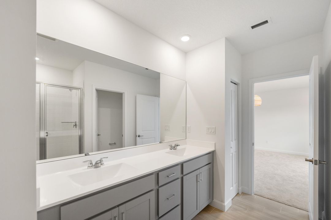 For Sale: $425,000 (4 beds, 2 baths, 2583 Square Feet)