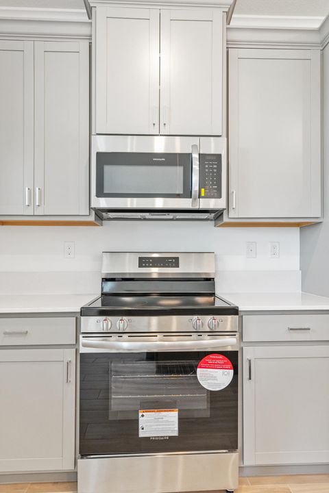 For Sale: $425,000 (4 beds, 2 baths, 2583 Square Feet)