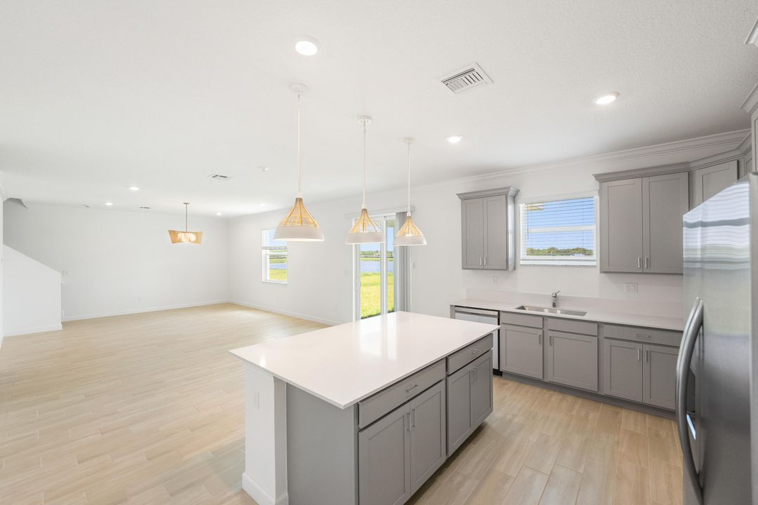 For Sale: $425,000 (4 beds, 2 baths, 2583 Square Feet)