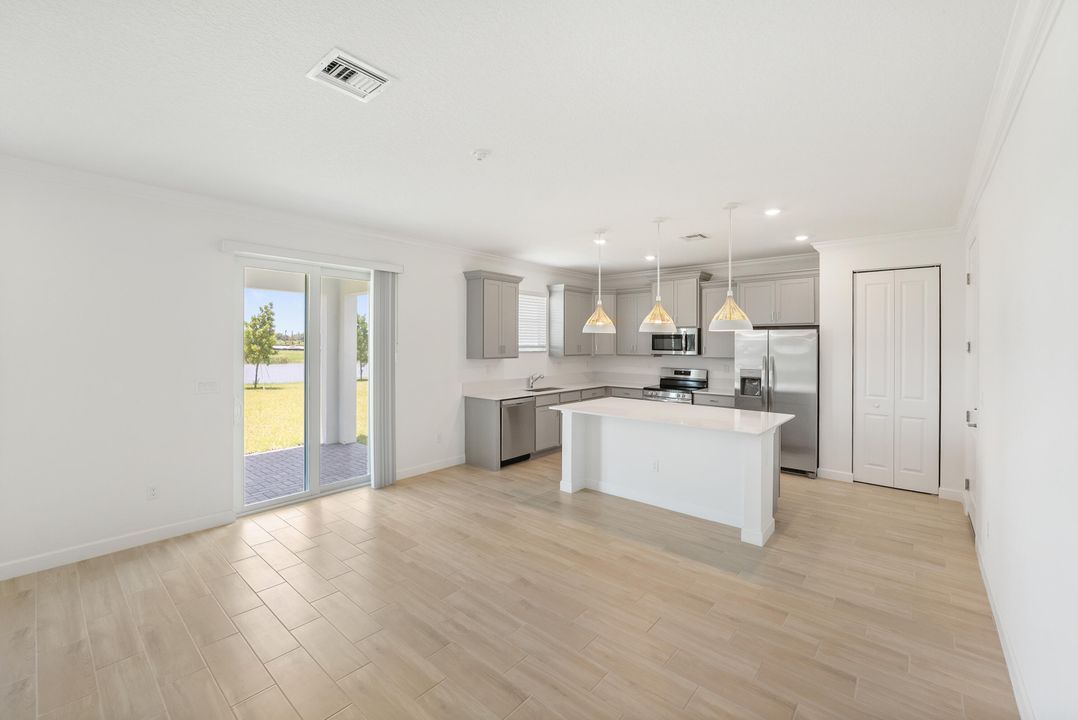 For Sale: $425,000 (4 beds, 2 baths, 2583 Square Feet)