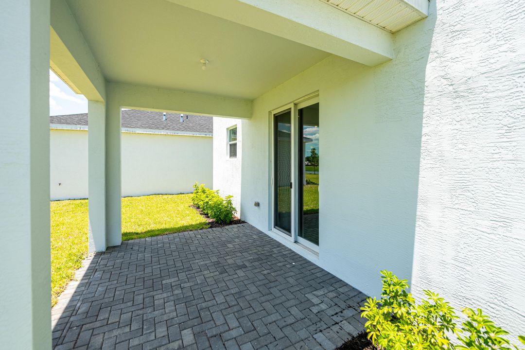 For Sale: $425,000 (4 beds, 2 baths, 2583 Square Feet)