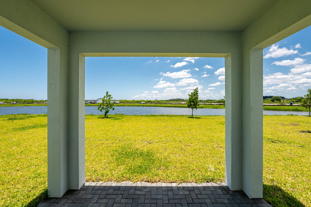 For Sale: $425,000 (4 beds, 2 baths, 2583 Square Feet)