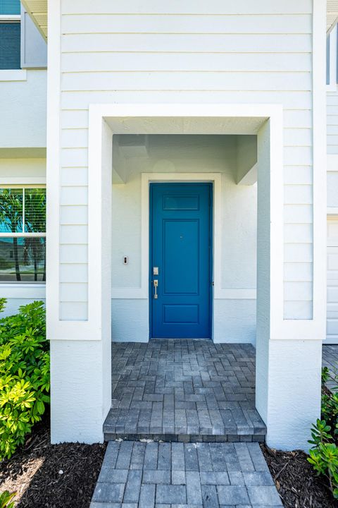 For Sale: $425,000 (4 beds, 2 baths, 2583 Square Feet)