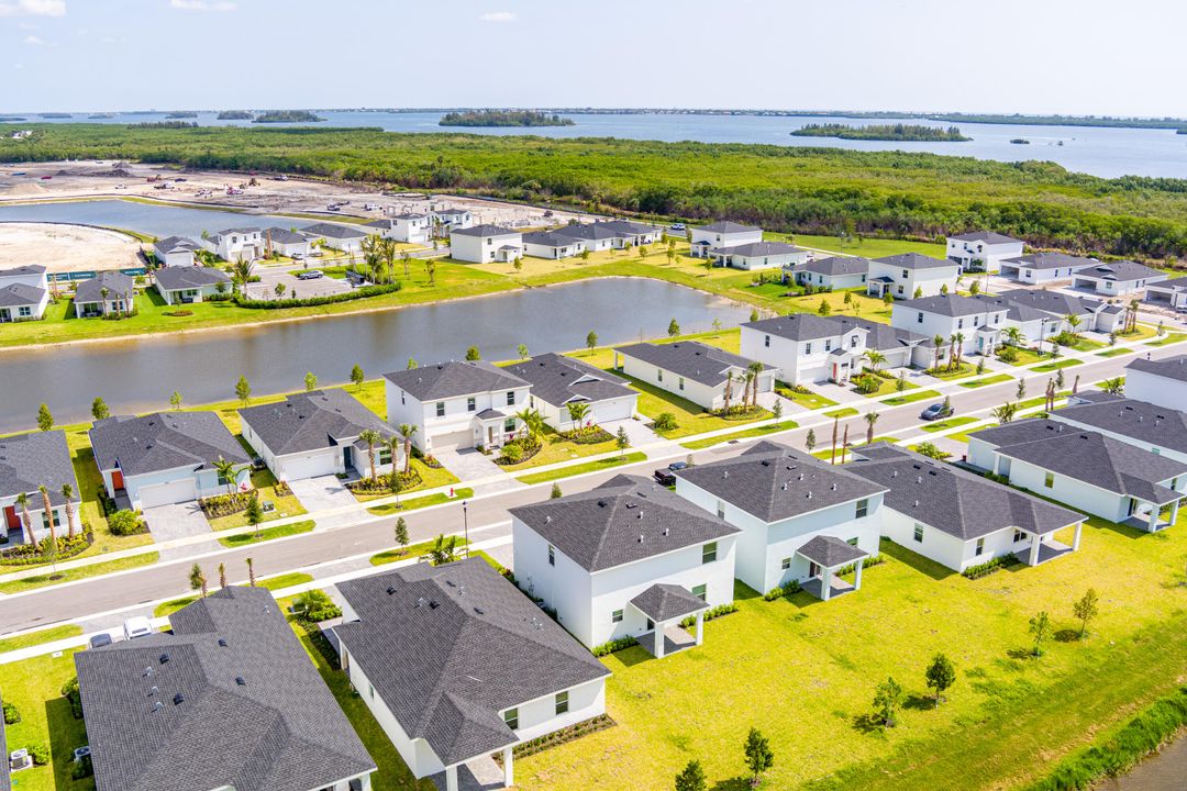 For Sale: $425,000 (4 beds, 2 baths, 2583 Square Feet)