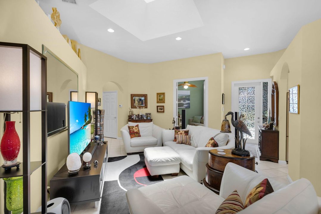 For Sale: $534,000 (3 beds, 2 baths, 1720 Square Feet)