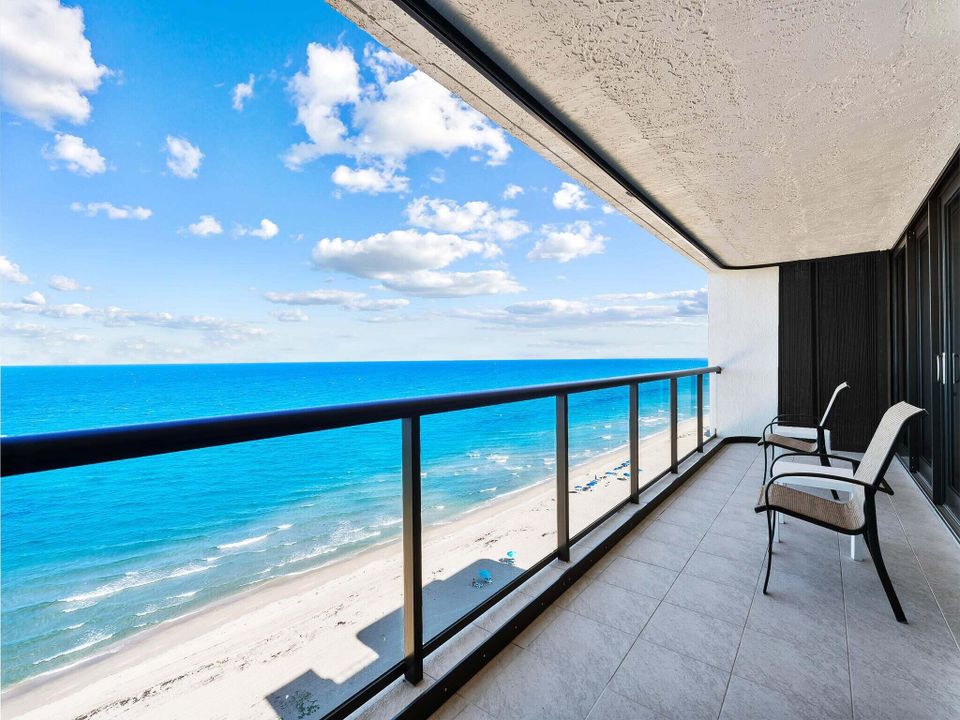 合同活跃: $15,500 (3 贝兹, 3 浴室, 2510 平方英尺)