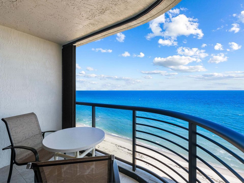 合同活跃: $15,500 (3 贝兹, 3 浴室, 2510 平方英尺)