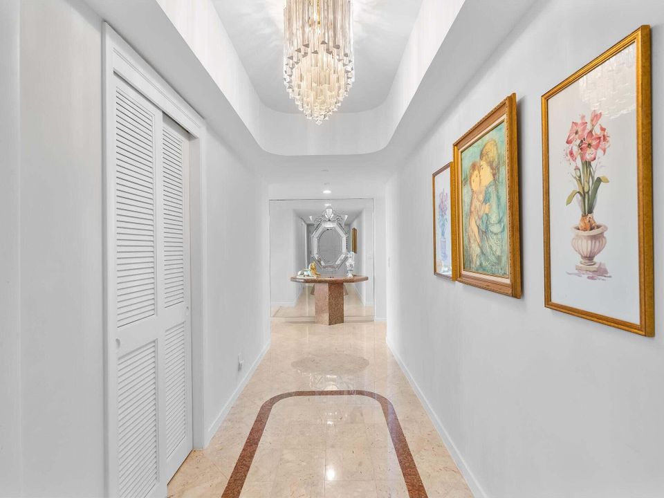 合同活跃: $15,500 (3 贝兹, 3 浴室, 2510 平方英尺)