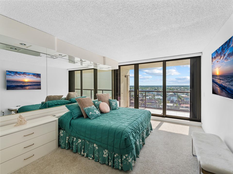 合同活跃: $15,500 (3 贝兹, 3 浴室, 2510 平方英尺)